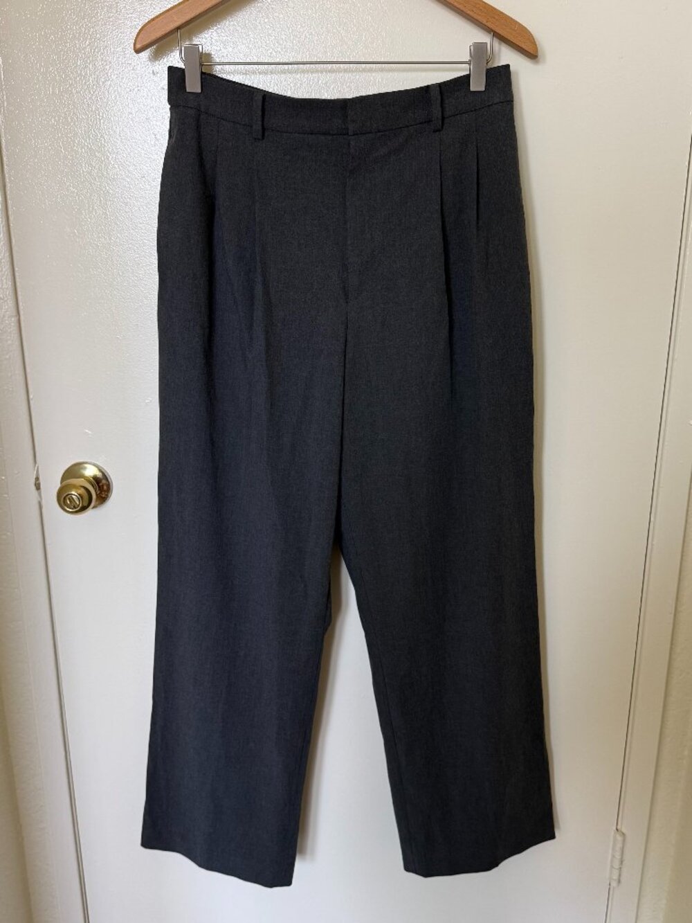 Uniqlo Gray Pleated Front Relaxed Fit Trousers Pants L